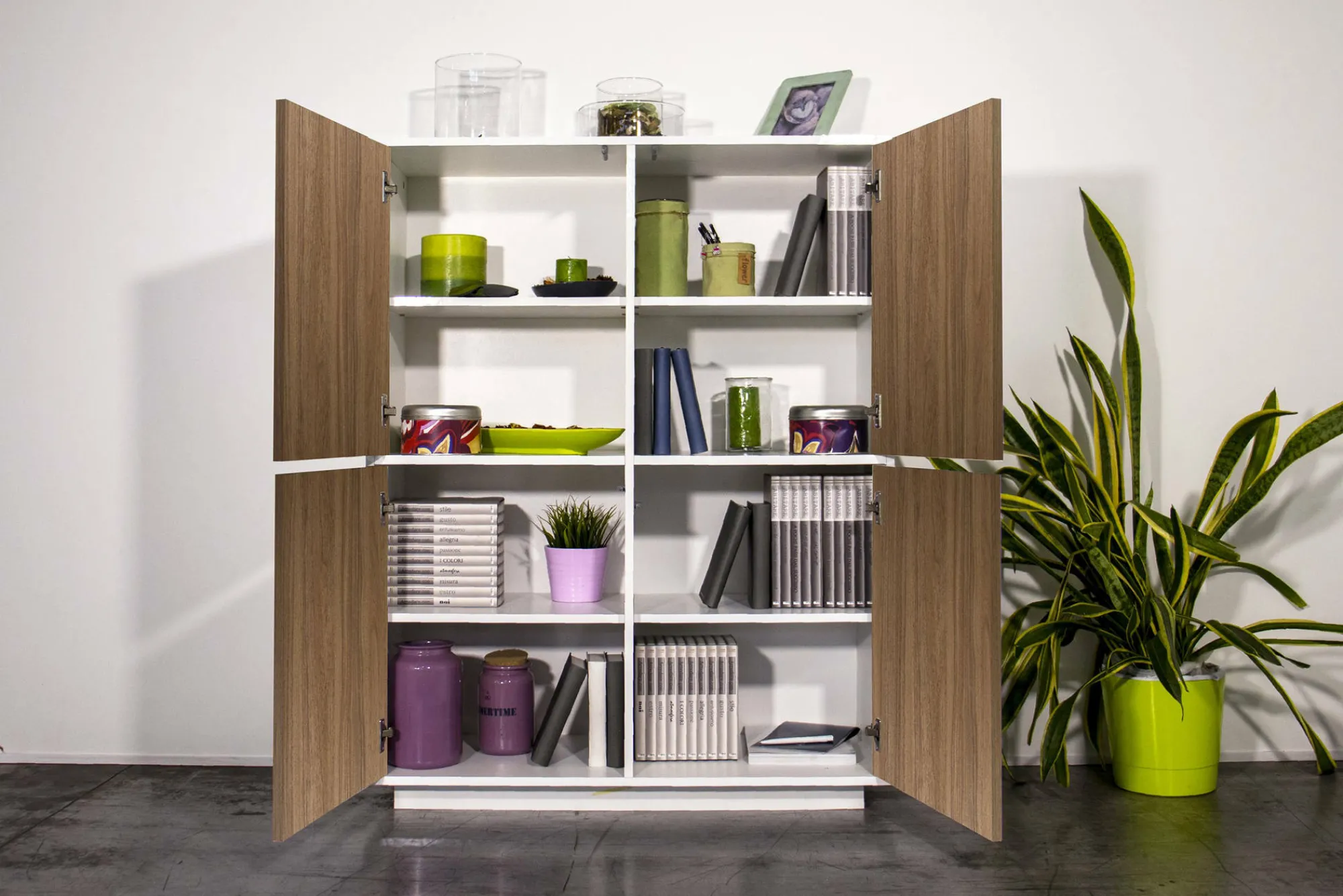 Credenza Ara, cm 100x41h126, Bianco lucido e Noce<Dmora Outlet