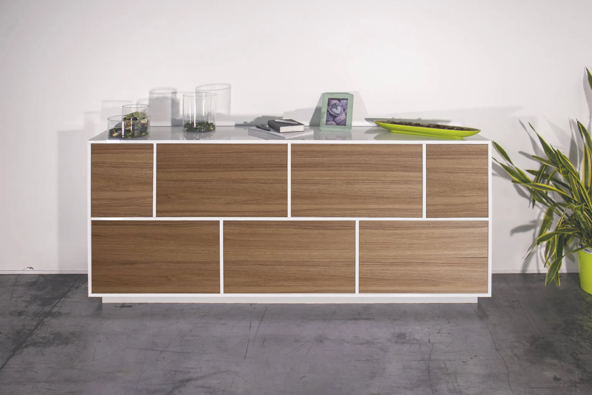 Credenza Clinoumite, cm 200x41h86, Bianco lucido e Noce<Dmora Hot