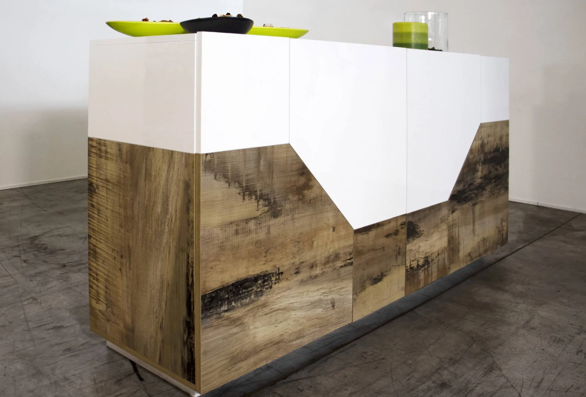 Credenza Dasllan, cm 159x43h86, Bianco lucido e Acero<Dmora Store