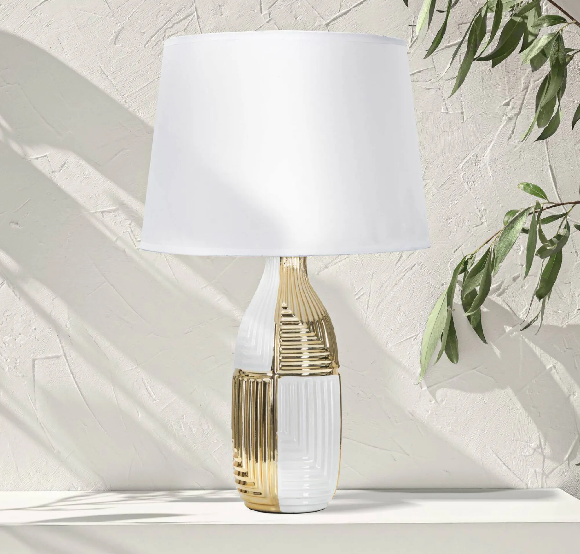 Lampada da tavolo Mondriam, Bianco e Oro, 33x33 h54 cm<Dmora Cheap